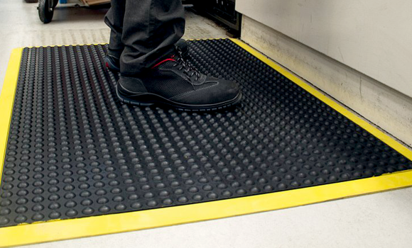 Standing activities_Anti-fatigue mats_Würth_Industry_Thailand